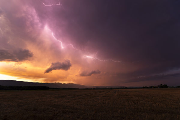 Sous l’étreinte du ciel